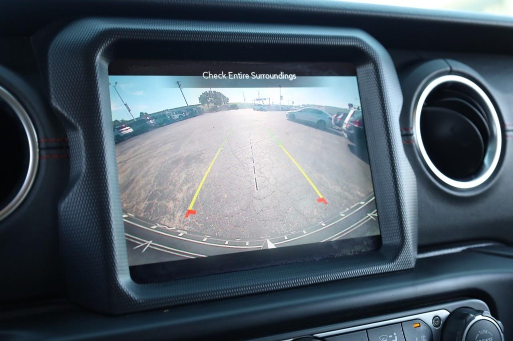 Jeep Wrangler Unlimited Vehicle Full-screen Gallery Image 12