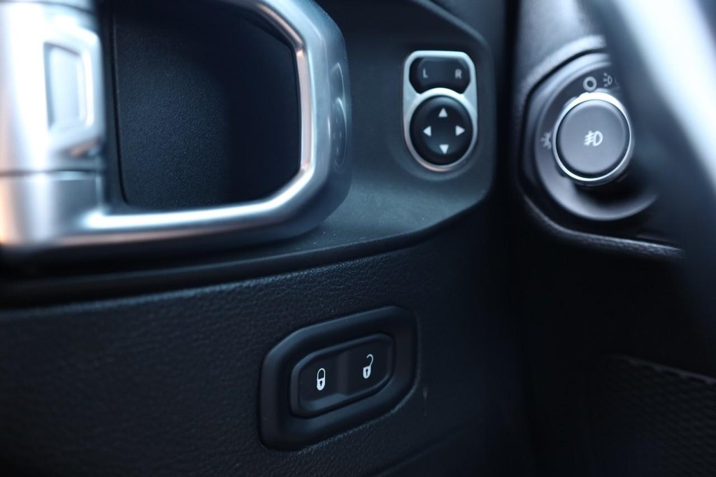 Jeep Wrangler Unlimited Vehicle Full-screen Gallery Image 18
