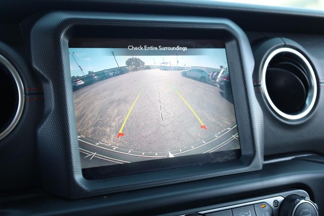 Jeep Wrangler Unlimited Vehicle Image 12