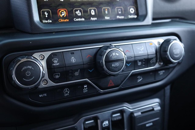 Jeep Wrangler Unlimited Vehicle Image 13