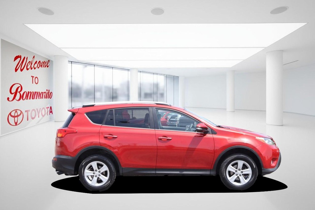 Toyota RAV4 Vehicle Full-screen Gallery Image 5