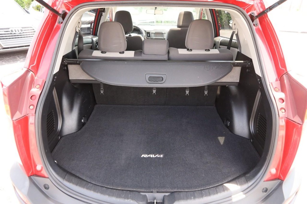 Toyota RAV4 Vehicle Full-screen Gallery Image 7