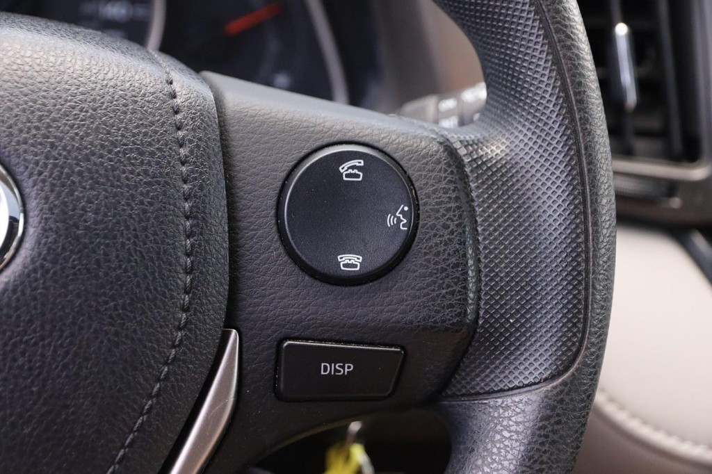 Toyota RAV4 Vehicle Full-screen Gallery Image 13