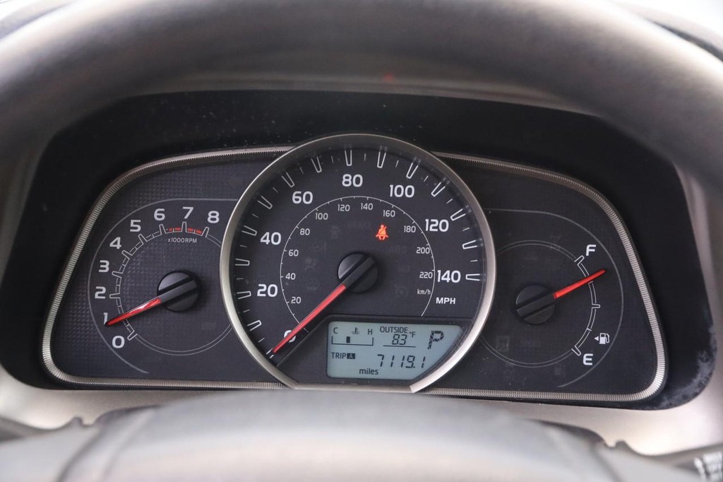 Toyota RAV4 Vehicle Full-screen Gallery Image 14