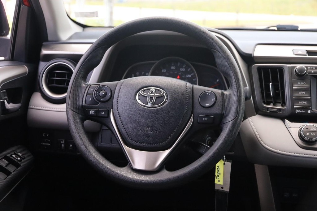 Toyota RAV4 Vehicle Full-screen Gallery Image 22