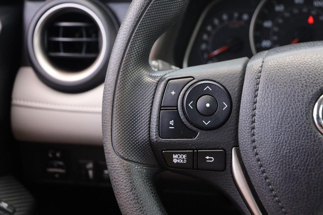 Toyota RAV4 Vehicle Image 12