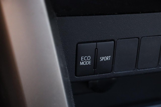 Toyota RAV4 Vehicle Image 18