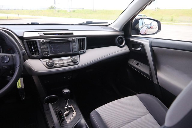 Toyota RAV4 Vehicle Image 24