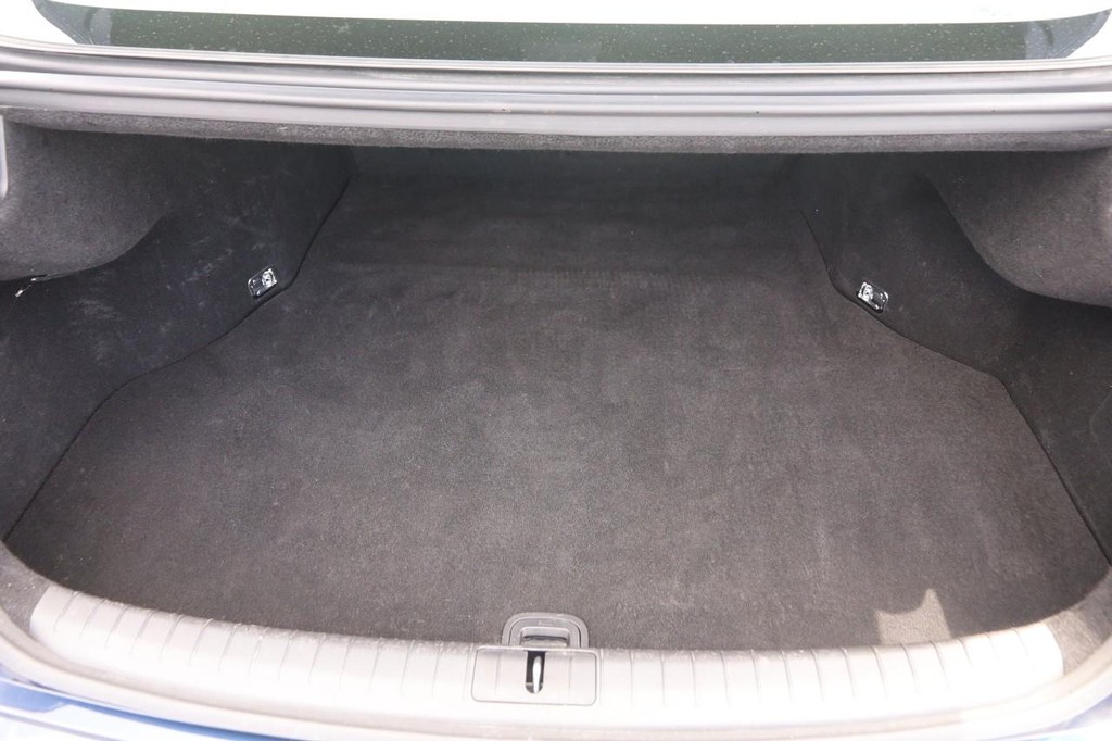Genesis G80 Vehicle Full-screen Gallery Image 7