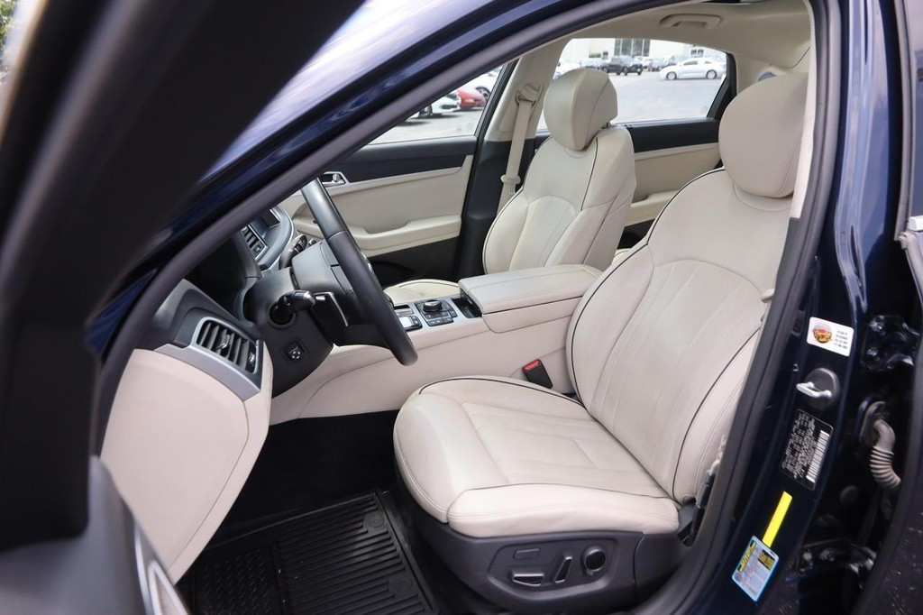 Genesis G80 Vehicle Full-screen Gallery Image 9