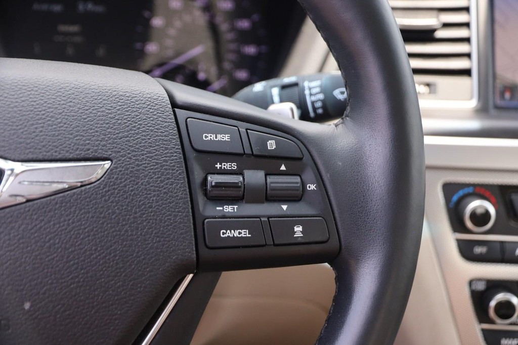 Genesis G80 Vehicle Full-screen Gallery Image 13
