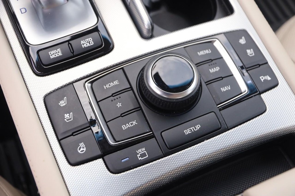 Genesis G80 Vehicle Full-screen Gallery Image 19