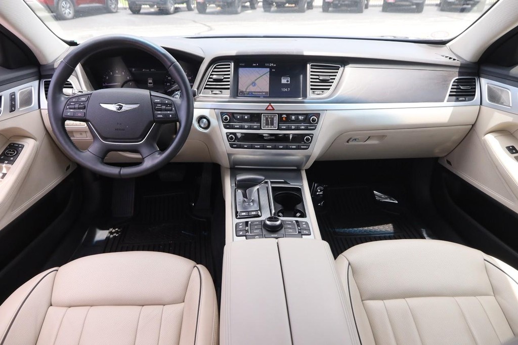 Genesis G80 Vehicle Full-screen Gallery Image 21