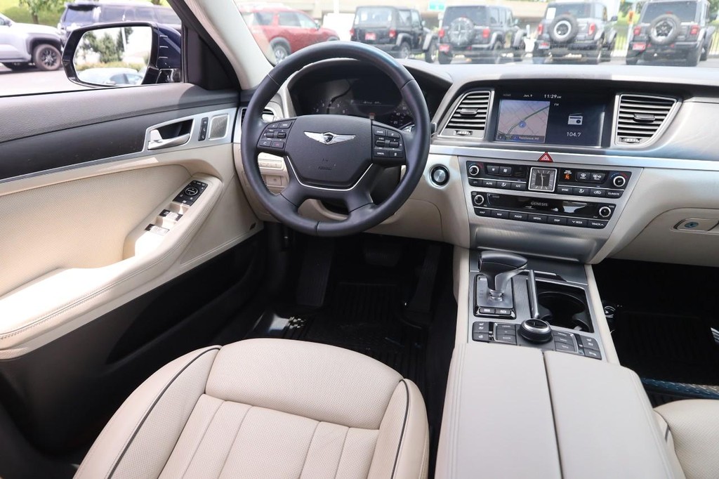 Genesis G80 Vehicle Full-screen Gallery Image 22