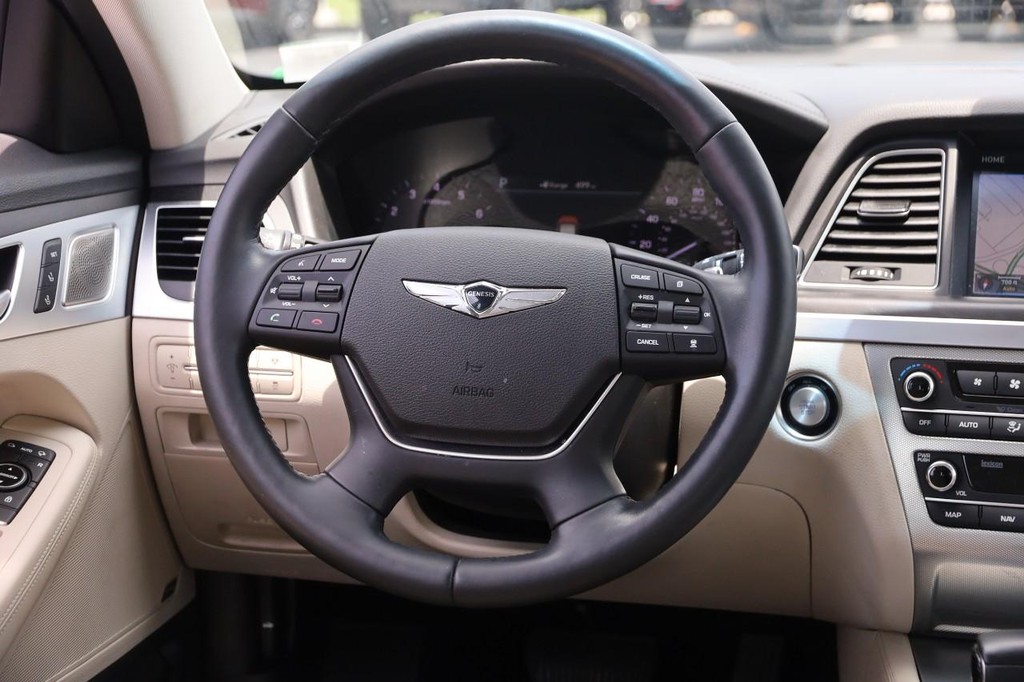 Genesis G80 Vehicle Full-screen Gallery Image 23