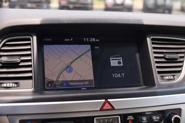 Genesis G80 Vehicle Image 17