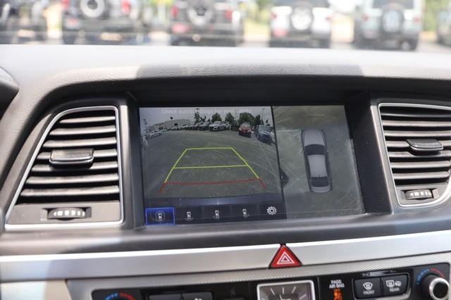 Genesis G80 Vehicle Image 18