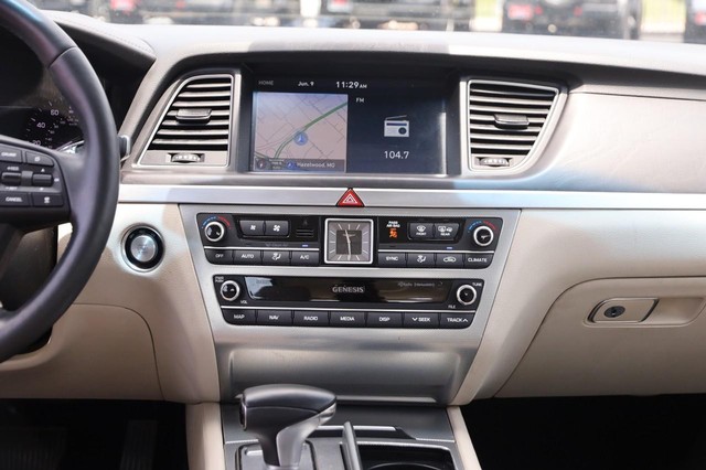 Genesis G80 Vehicle Image 24