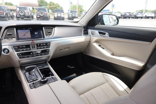Genesis G80 Vehicle Image 25