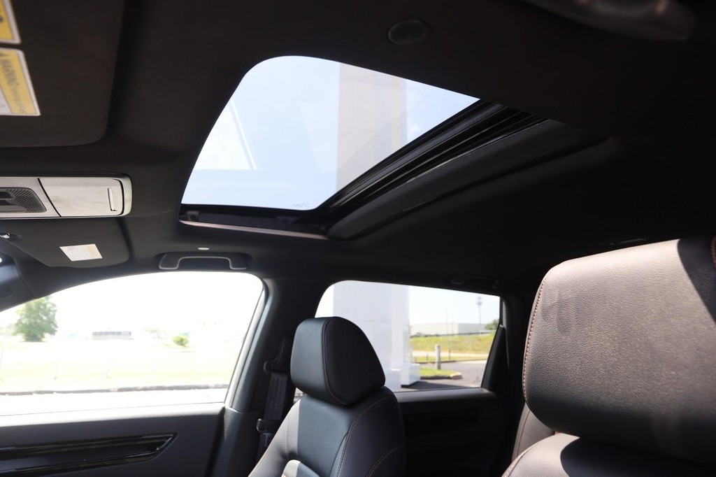 Honda CR-V Hybrid Vehicle Full-screen Gallery Image 9