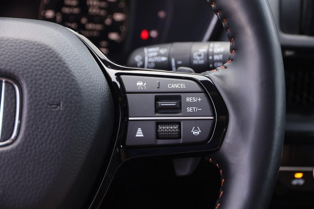 Honda CR-V Hybrid Vehicle Full-screen Gallery Image 14