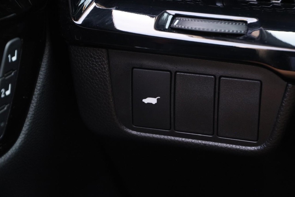 Honda CR-V Hybrid Vehicle Full-screen Gallery Image 22