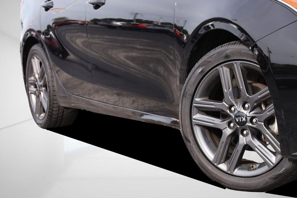 Kia Forte Vehicle Full-screen Gallery Image 3