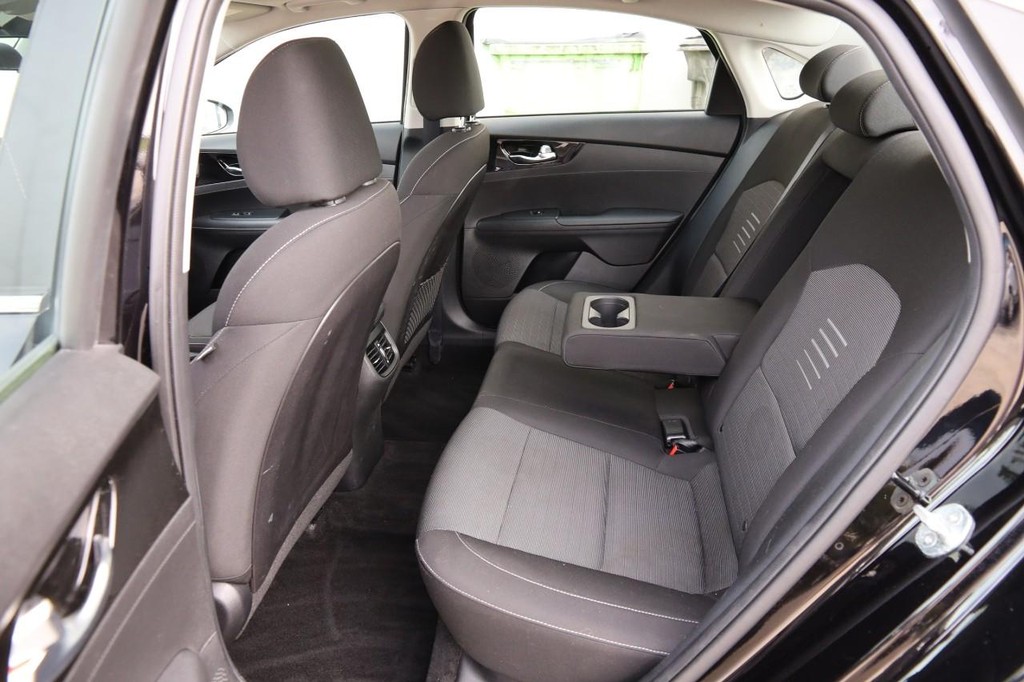 Kia Forte Vehicle Full-screen Gallery Image 10