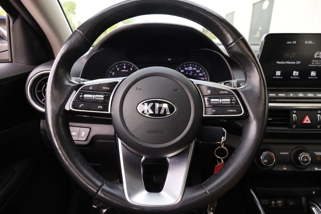 Kia Forte Vehicle Full-screen Gallery Image 11