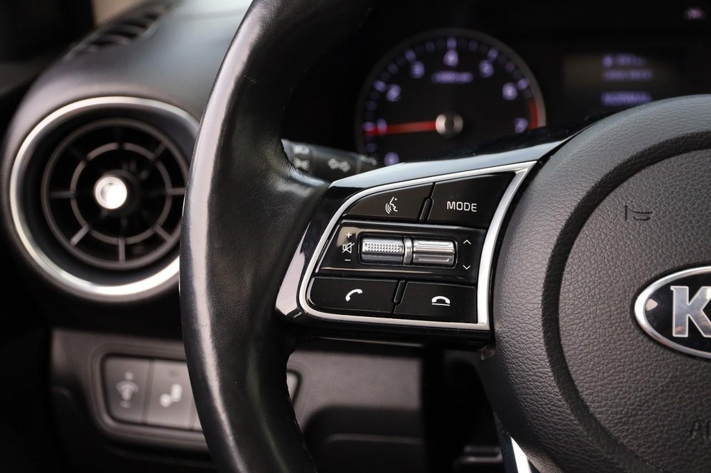 Kia Forte Vehicle Full-screen Gallery Image 12