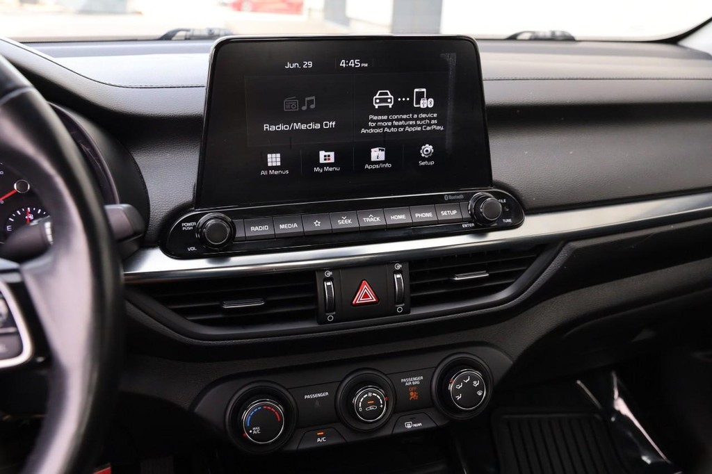 Kia Forte Vehicle Full-screen Gallery Image 15