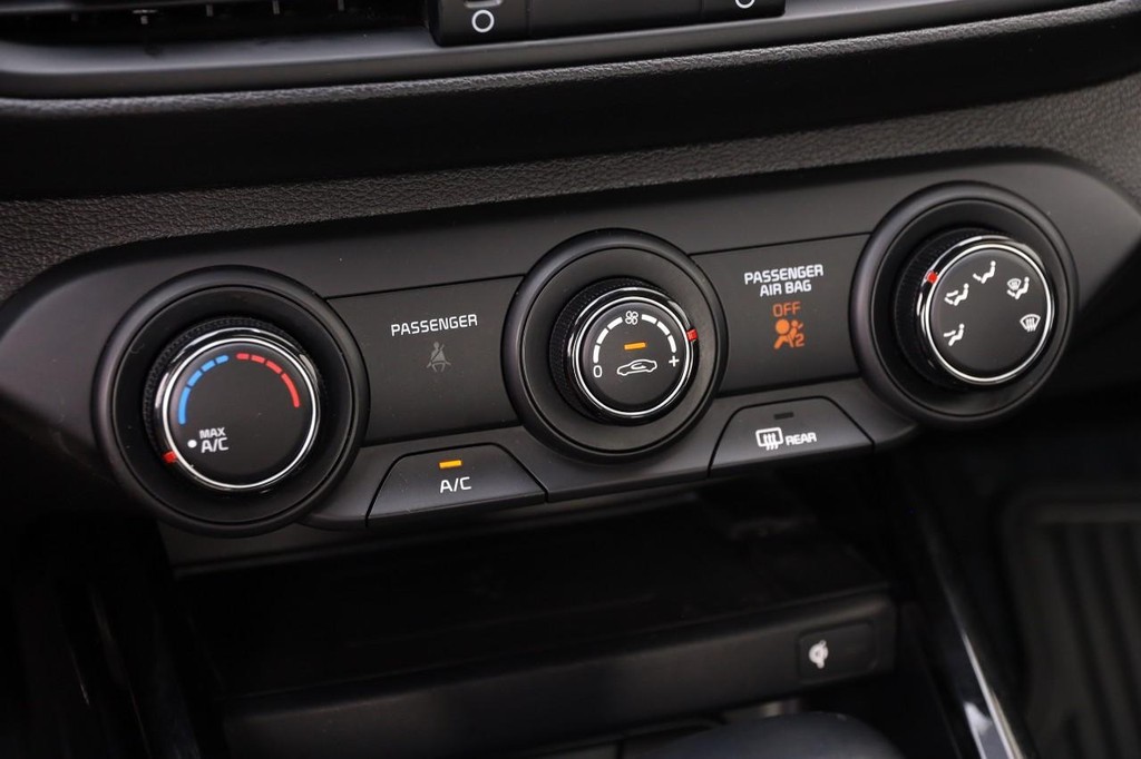 Kia Forte Vehicle Full-screen Gallery Image 18