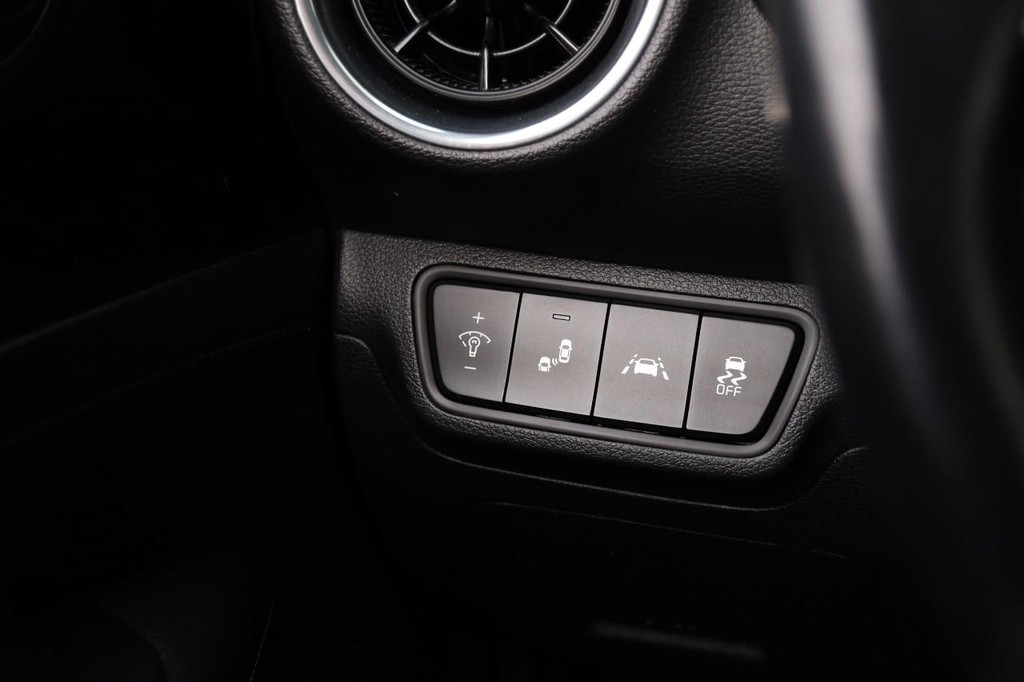 Kia Forte Vehicle Full-screen Gallery Image 21