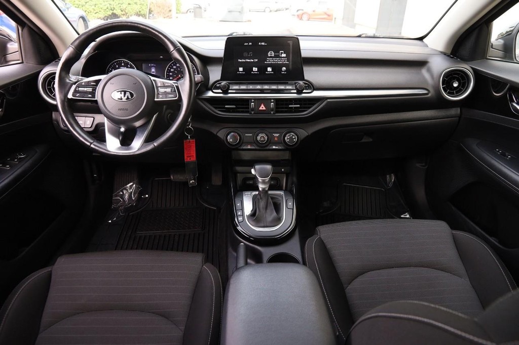 Kia Forte Vehicle Full-screen Gallery Image 22