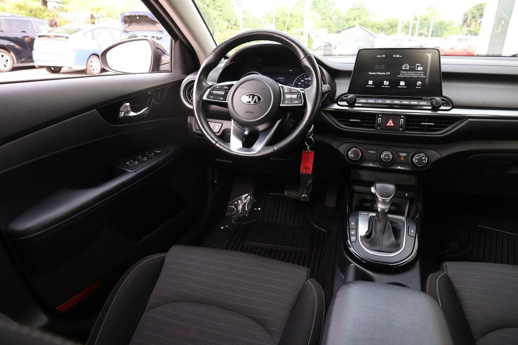 Kia Forte Vehicle Full-screen Gallery Image 23