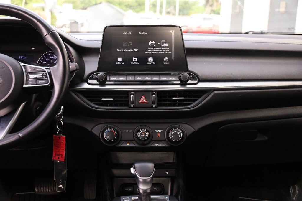 Kia Forte Vehicle Full-screen Gallery Image 25