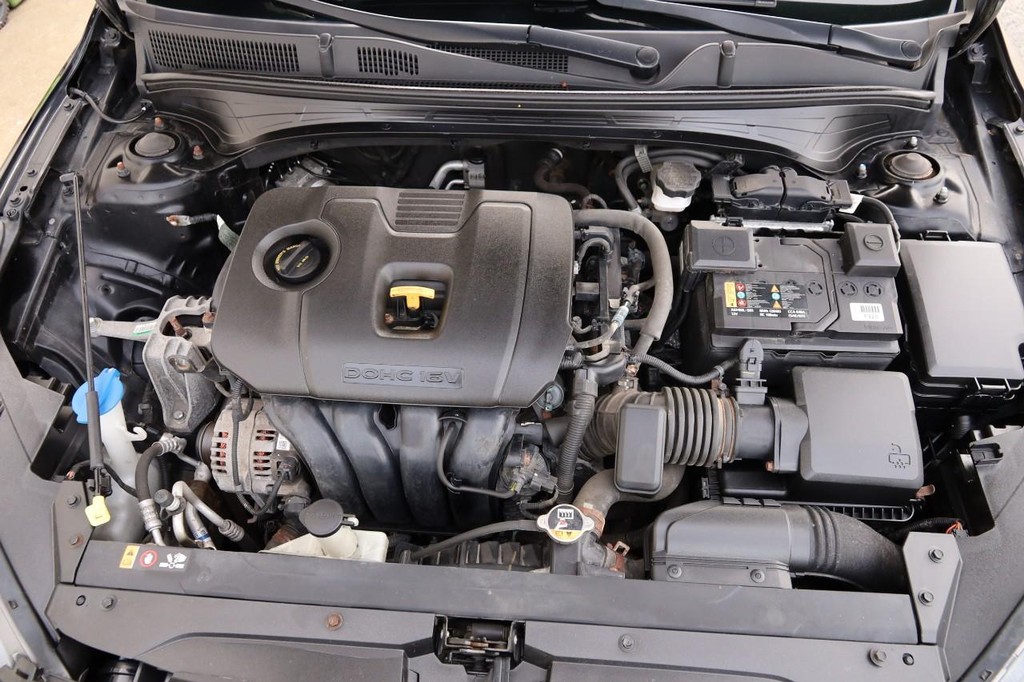 Kia Forte Vehicle Full-screen Gallery Image 28