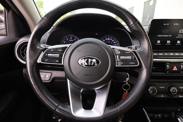 Kia Forte Vehicle Image 11