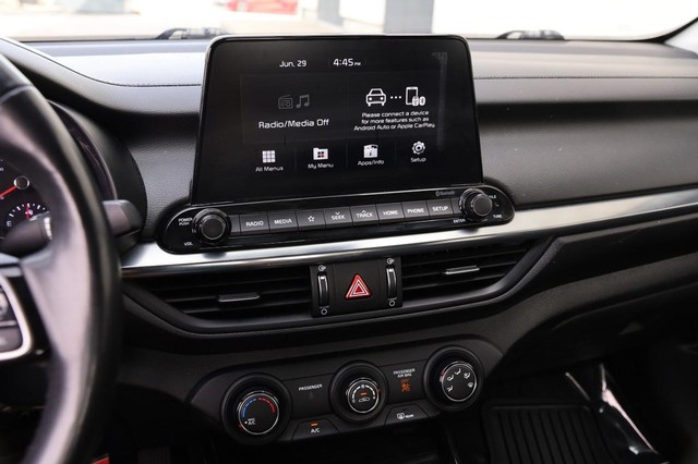 Kia Forte Vehicle Image 15