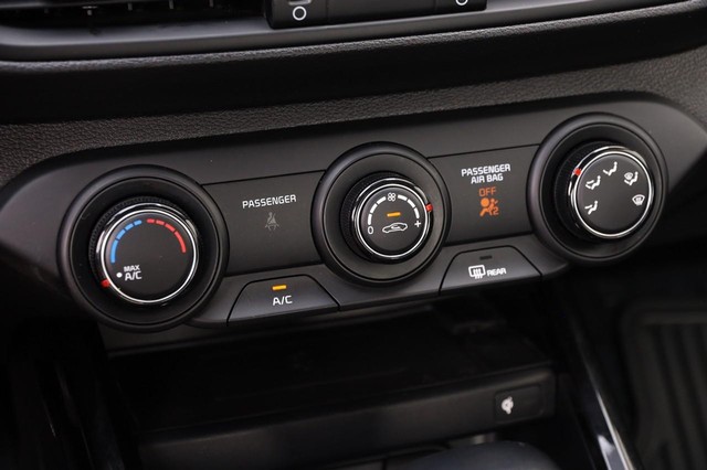 Kia Forte Vehicle Image 18