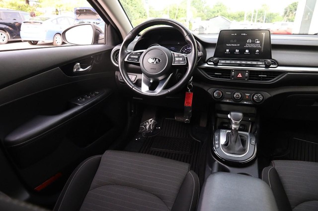 Kia Forte Vehicle Image 23