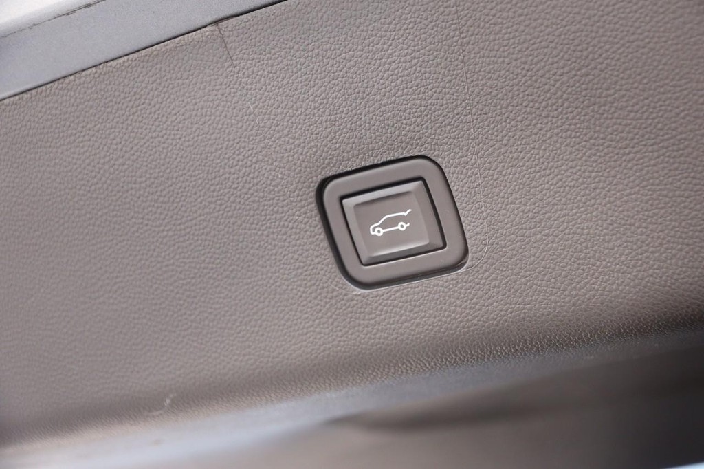 Chevrolet Traverse Vehicle Full-screen Gallery Image 8