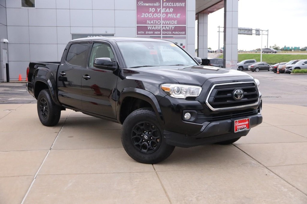 Toyota Tacoma 2WD Vehicle Full-screen Gallery Image 2