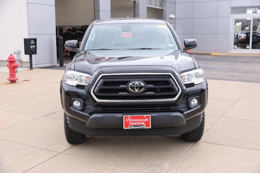 Toyota Tacoma 2WD Vehicle Full-screen Gallery Image 5