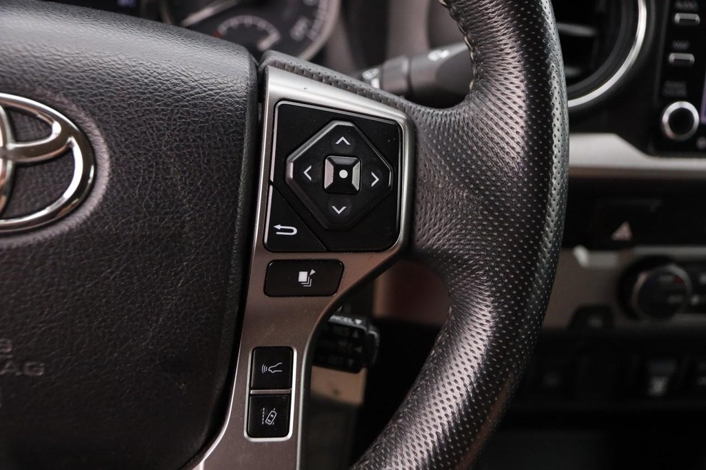 Toyota Tacoma 2WD Vehicle Full-screen Gallery Image 13
