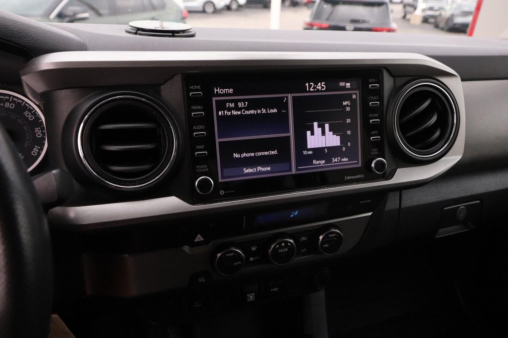 Toyota Tacoma 2WD Vehicle Full-screen Gallery Image 15