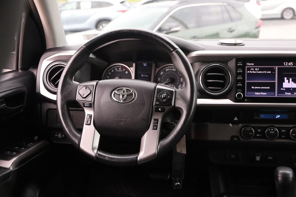 Toyota Tacoma 2WD Vehicle Full-screen Gallery Image 21