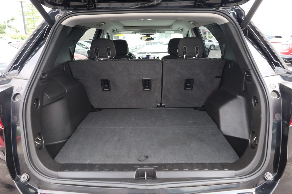Chevrolet Equinox Vehicle Full-screen Gallery Image 7