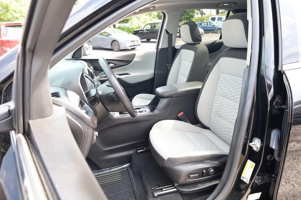 Chevrolet Equinox Vehicle Full-screen Gallery Image 8