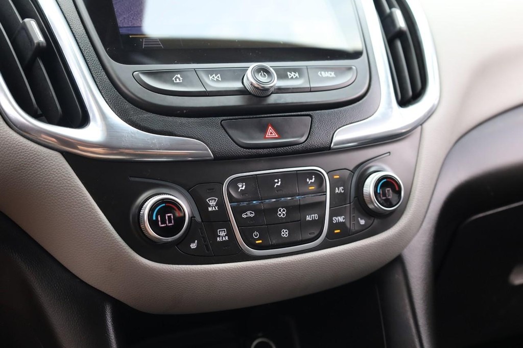 Chevrolet Equinox Vehicle Full-screen Gallery Image 15